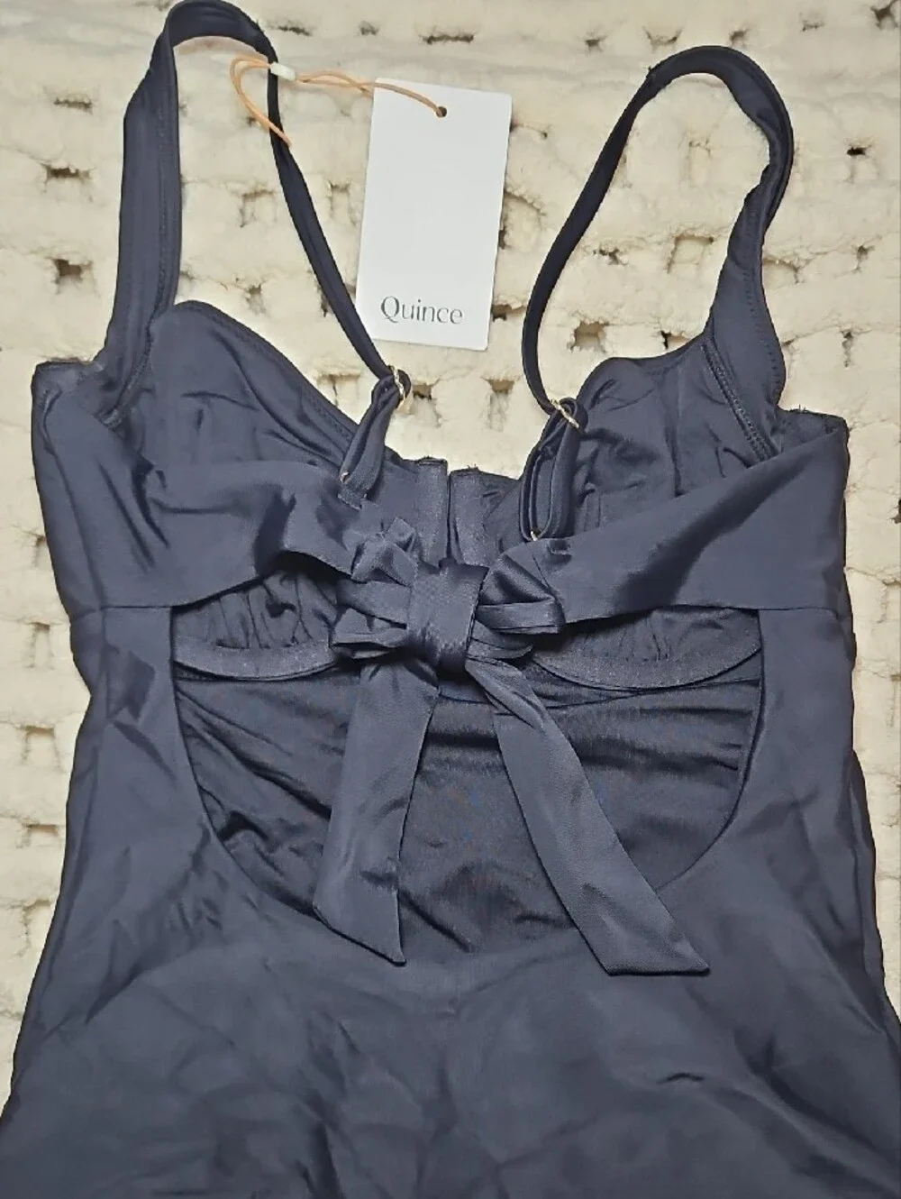 Quince sleek black
